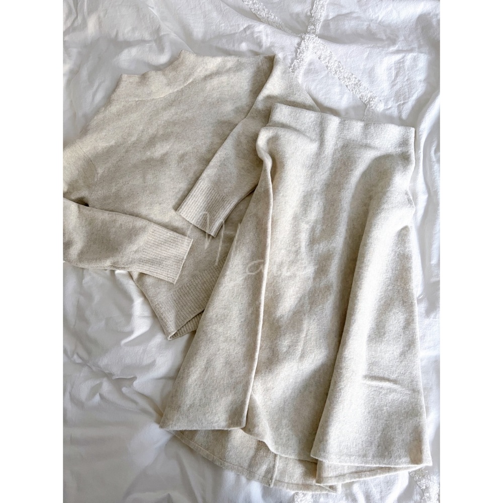 UNIQLO｜NWOT Souffle Yarn Mock Neck Long Sleeve Sweater and Flare Long Skirt Set